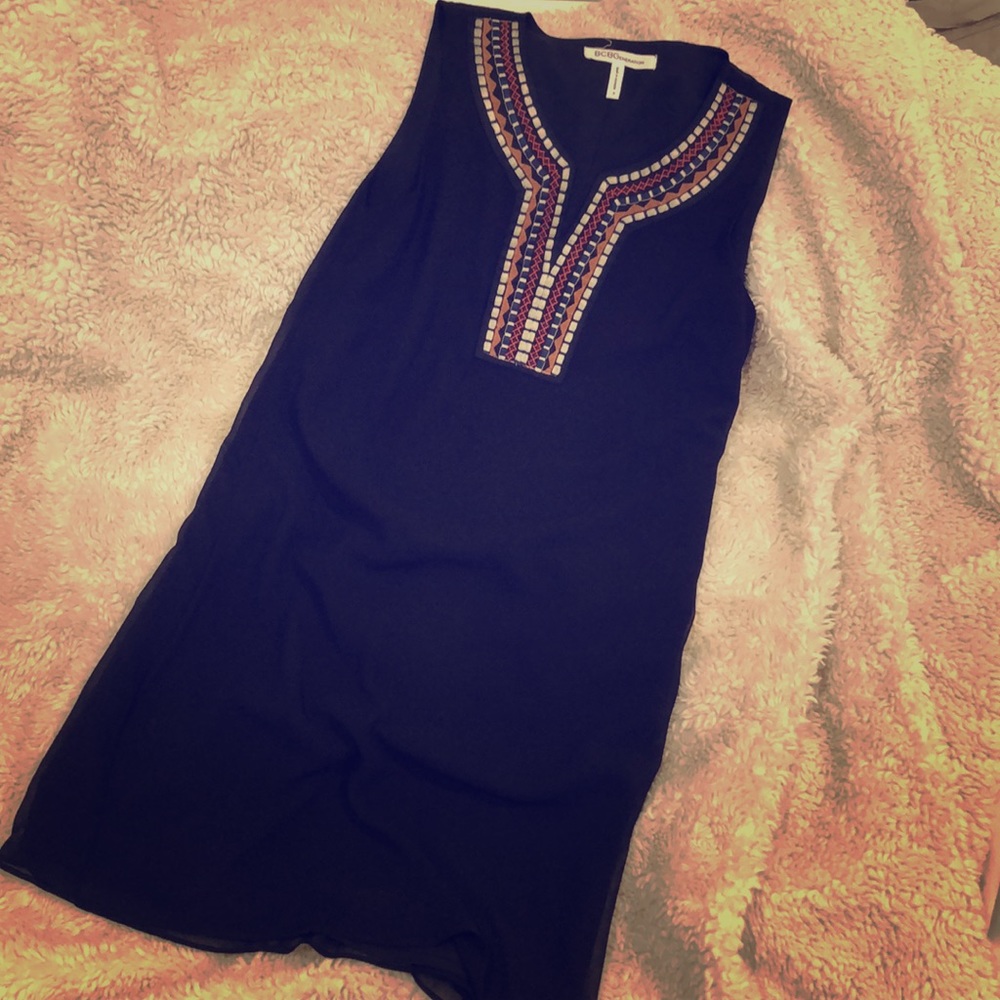 Fun sleeveless easy to wear dress - BCBGen!! 😘
